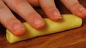 ...formate dei salsicciotti e poi lavorateli con le mani per dare loro la forma di dita