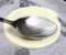 Con un cucchiaio da caff�, prelevate un po' di crema, versate sulla teglia e con il dorso dello stesso spalmate fino a formare i dischetti^^
